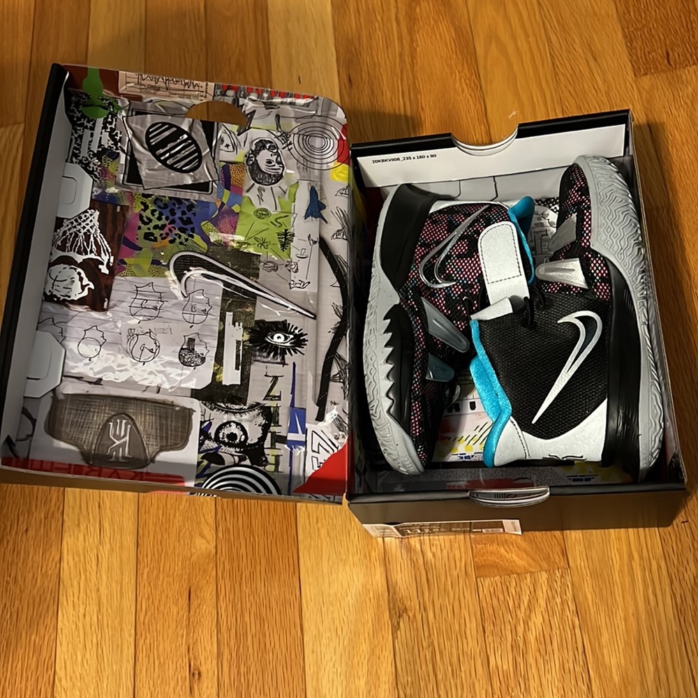 NWB Kyrie 7 Little Kids size 11.5 30% off bundles